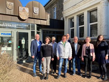 Unser Foto von dem Erfahrungsaustausch zeigt von links Bürgermeister Antonius Wiesemann, Xenia Brunner, Anke Seeling, Andreas Günnel, Marcus Henninger, Frank Staffel, Yvonne Weidhase und Ira Valsamidou.